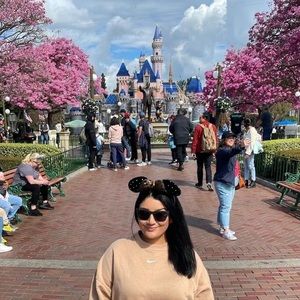 Meet your Posher, Dynice